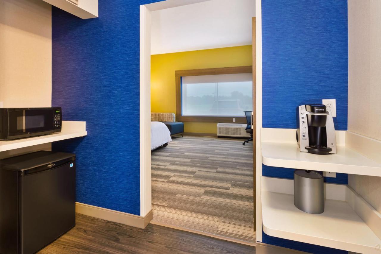 Holiday Inn Express & Suites - Milan - Sandusky Area By Ihg Exterior photo