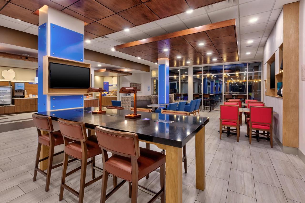 Holiday Inn Express & Suites - Milan - Sandusky Area By Ihg Exterior photo